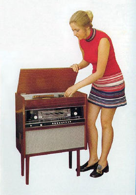 Эта радиола производилась с 1970 года Рижским радиозаводом имени А.С.Попова и пришла на смену популярной модели «Ригонда-Моно».