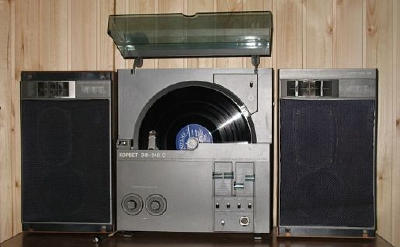 Корвет-248-стерео Под маркой Корвет производились самые интересные компоненты в СССР. Вот и данный музыкальный центр, который с 1986 года выпускал Кировский завод «Ладога»